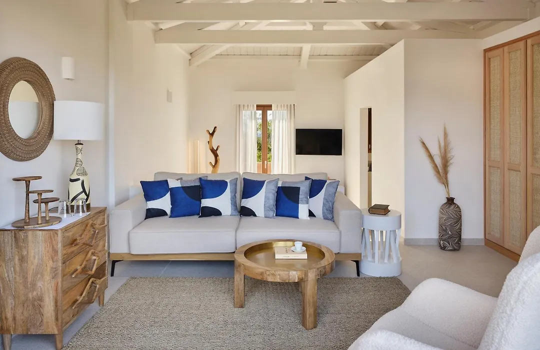 Angelina Boutique Escape-1